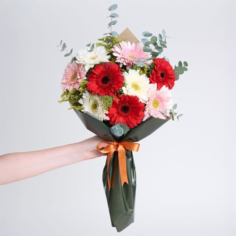 Çerkezköy Çiçek - Yeşil Kahve Bukette Kırmızı Pembe Beyaz Gerberalar