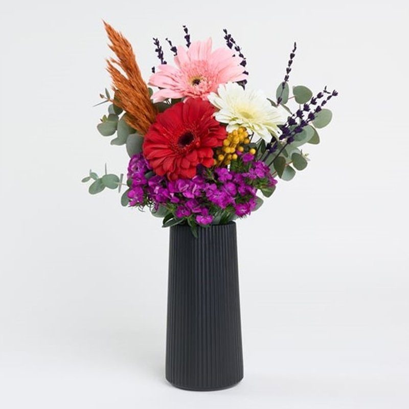 Çerkezköy Çiçek - Siyah Çizgili Vazoda Kırmızı, Beyaz, Pembe Gerbera